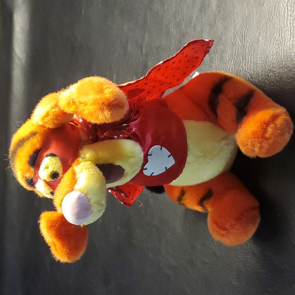🏠 Vintage Disney Rare Super Lover Tigger 14" Masked Valentine Tigger